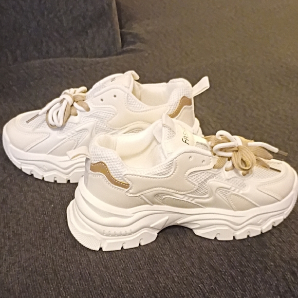 Shoes - Women's Cream Chunky Sneakers